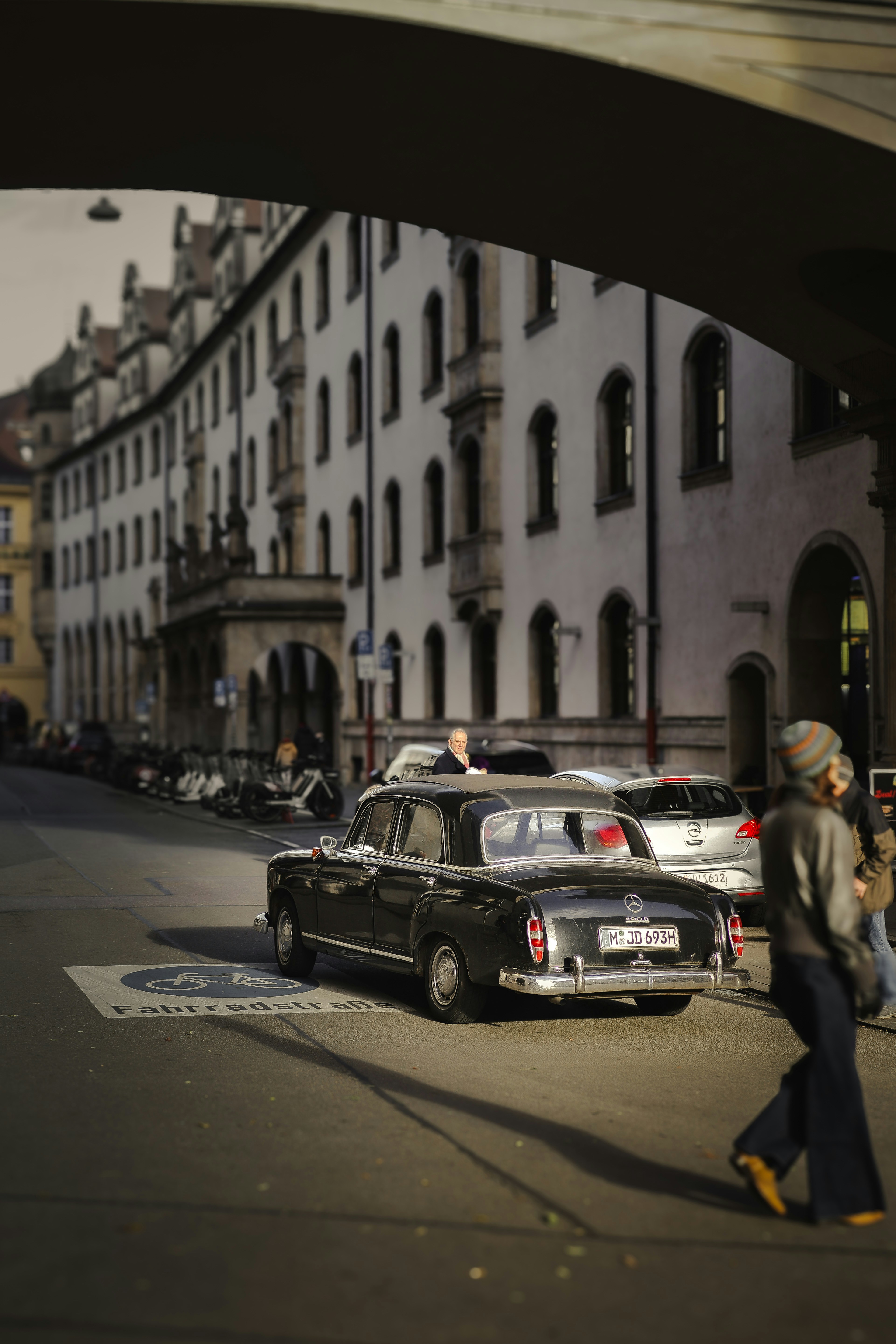 Mercedes classique dans les rues européennes